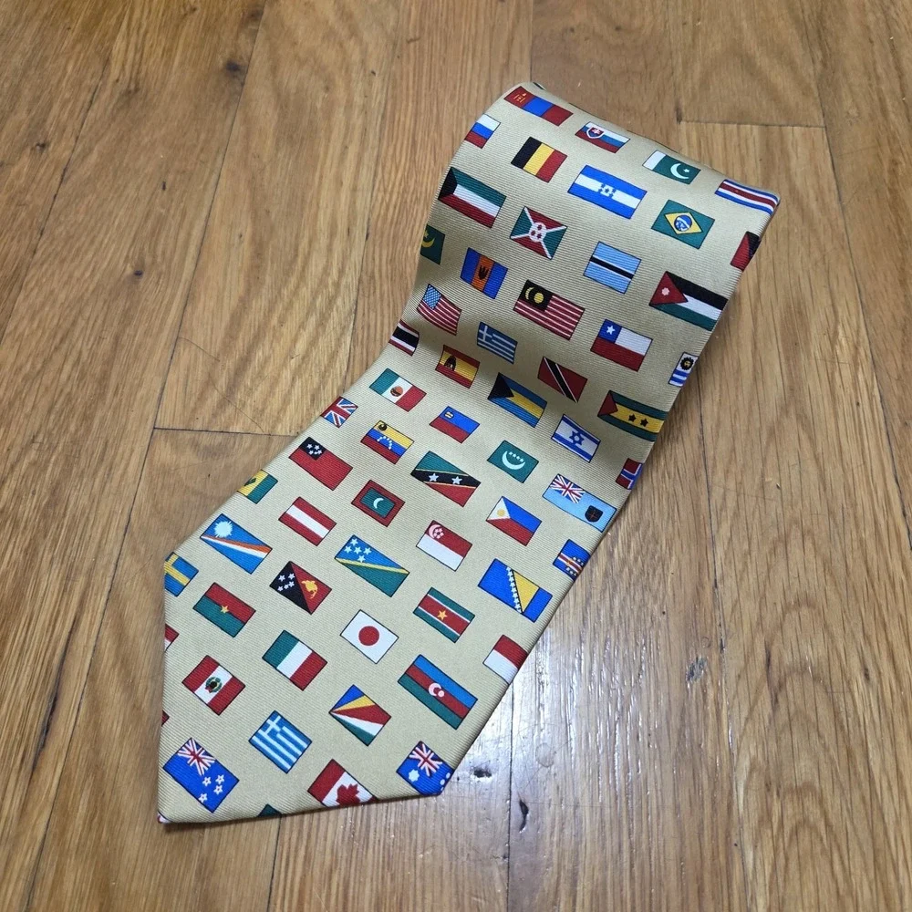 Museum Artifact 100% Silk Around The World Novelty NeckTie OS Multicolor 57